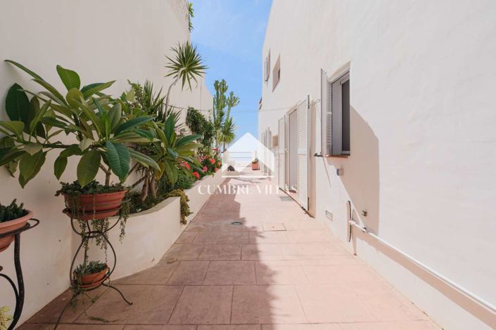 Image No.17-8 Bed Villa for sale