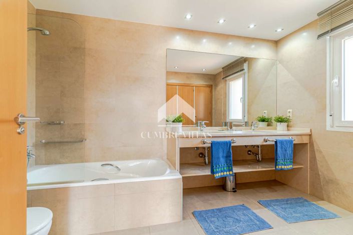 Image No.41-4 Bed Villa for sale