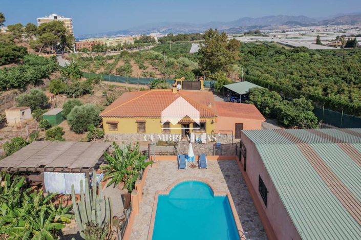 Image No.2-6 Bed Country House for sale