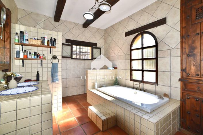 Image No.25-6 Bed Country House for sale