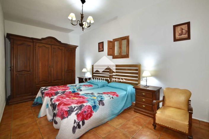 Image No.55-6 Bed Country House for sale