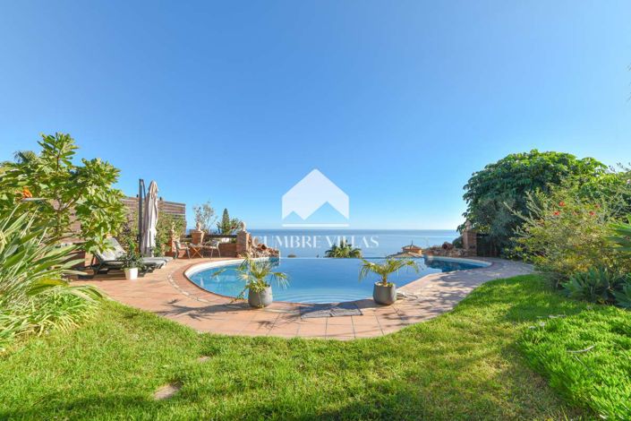 Image No.2-6 Bed Villa for sale