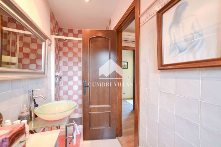 Image No.48-6 Bed Villa for sale