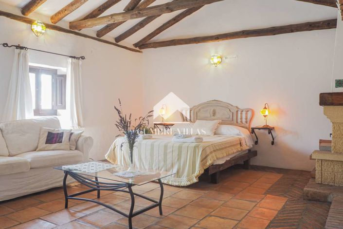 Image No.33-14 Bed Country House for sale