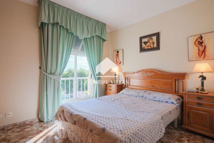 Image No.24-3 Bed Country House for sale