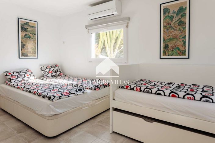 Image No.31-8 Bed Country House for sale