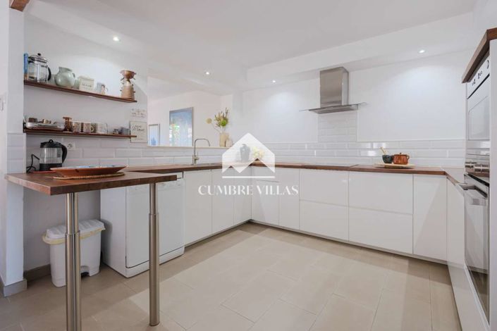 Image No.23-4 Bed Townhouse for sale