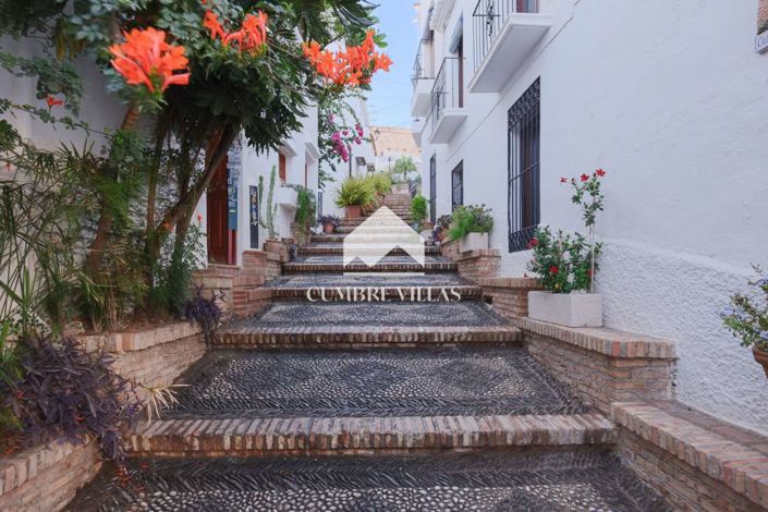 Image No.12-2 Bed Townhouse for sale