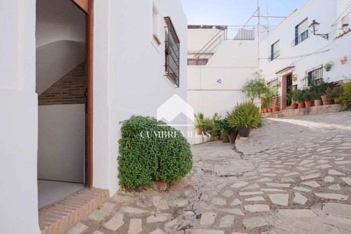 Image No.15-2 Bed Townhouse for sale