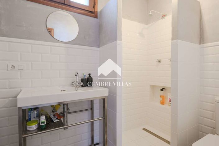 Image No.36-2 Bed Townhouse for sale