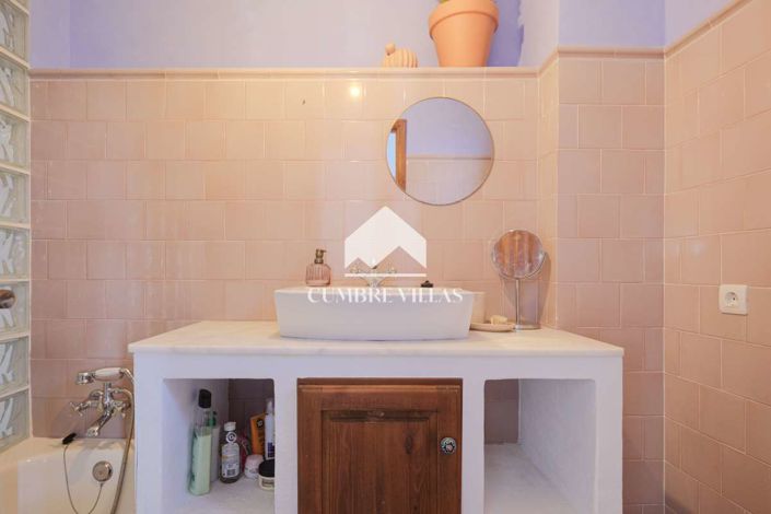 Image No.40-2 Bed Townhouse for sale