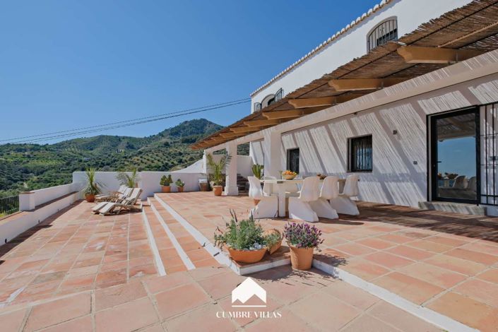 Image No.1-5 Bed Country House for sale