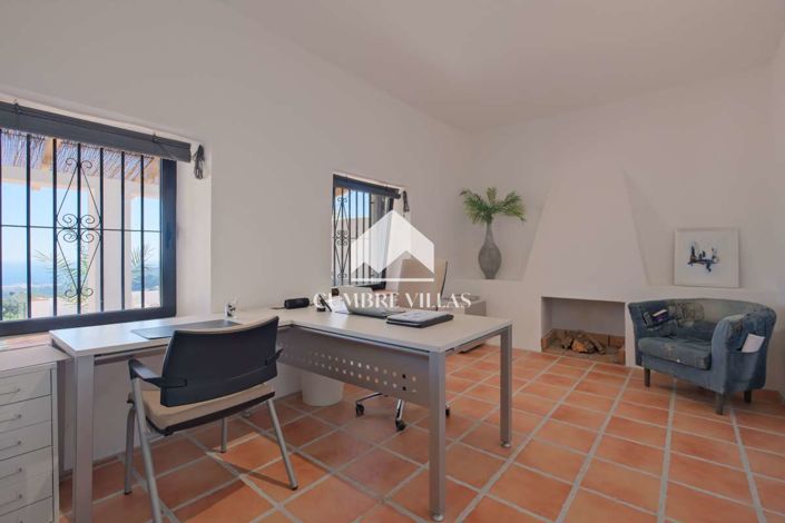 Image No.14-5 Bed Country House for sale