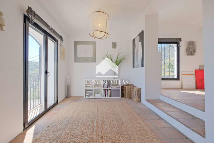 Image No.17-5 Bed Country House for sale