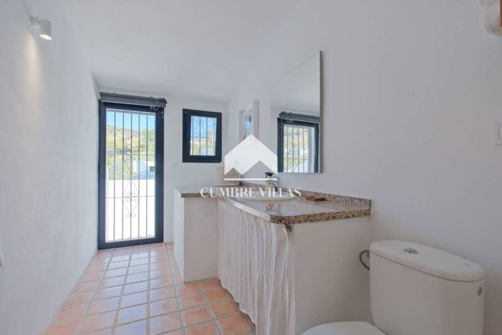 Image No.24-5 Bed Country House for sale