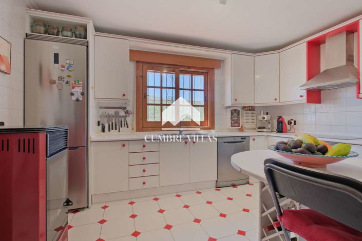 Image No.11-5 Bed Country House for sale