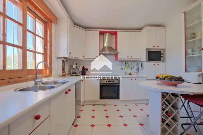 Image No.12-5 Bed Country House for sale