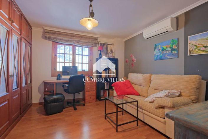 Image No.20-5 Bed Country House for sale