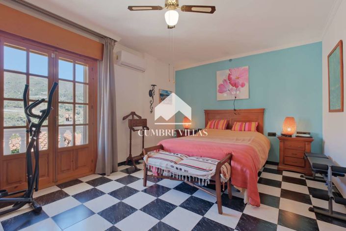 Image No.32-5 Bed Country House for sale