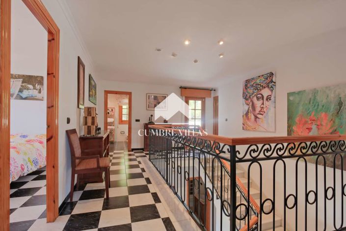 Image No.36-5 Bed Country House for sale