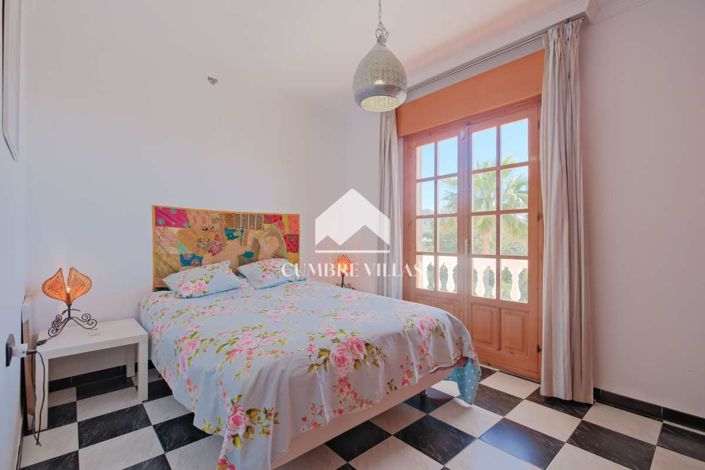 Image No.38-5 Bed Country House for sale