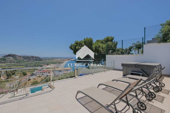 Image No.3-4 Bed Villa for sale