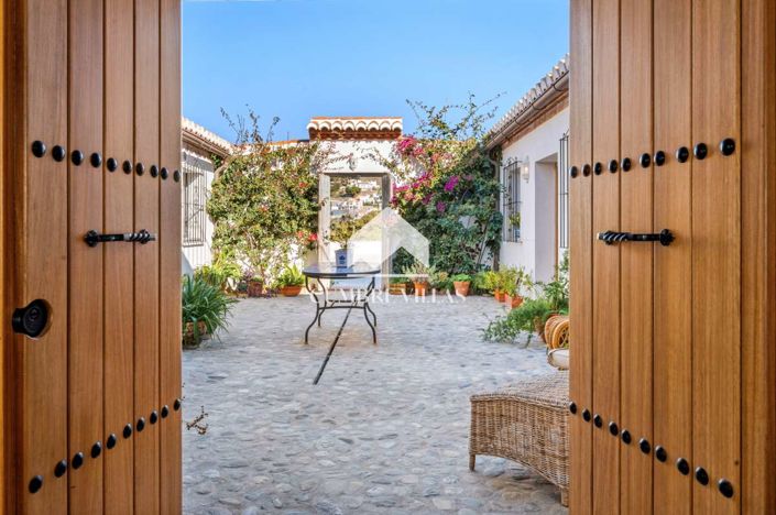 Image No.5-5 Bed Villa for sale