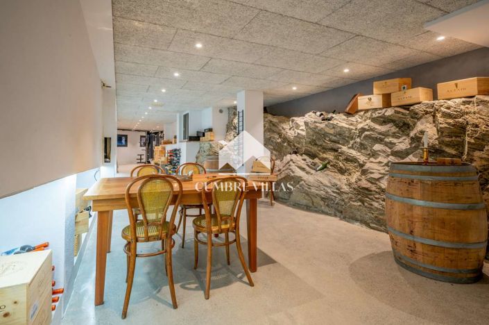 Image No.55-5 Bed Villa for sale