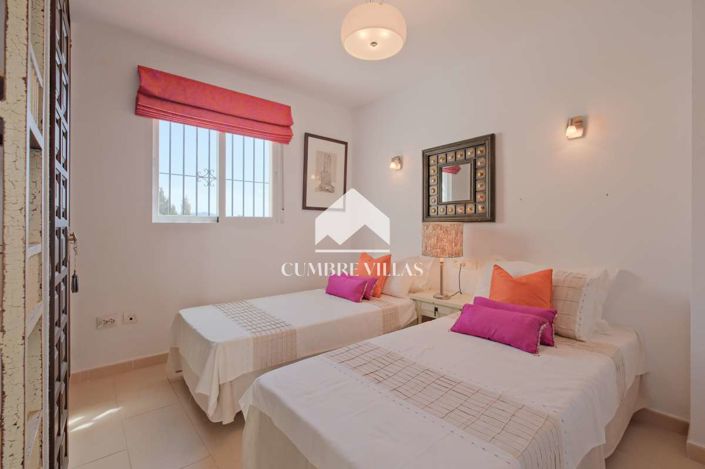 Image No.32-5 Bed Villa for sale