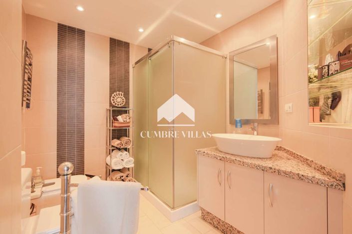 Image No.40-5 Bed Villa for sale