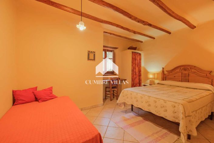 Image No.21-6 Bed Country House for sale