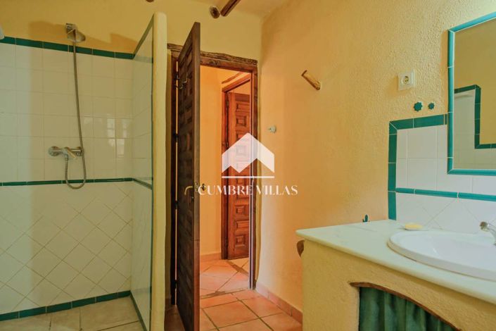 Image No.24-6 Bed Country House for sale