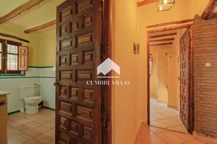 Image No.25-6 Bed Country House for sale