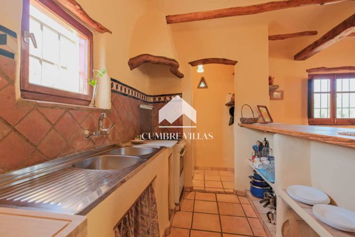 Image No.42-6 Bed Country House for sale