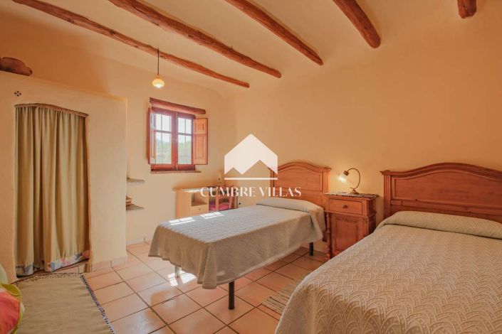 Image No.45-6 Bed Country House for sale