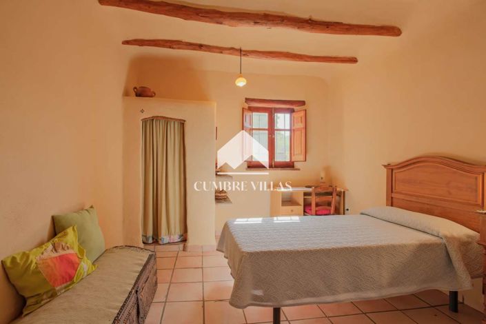 Image No.46-6 Bed Country House for sale