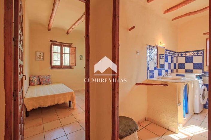 Image No.47-6 Bed Country House for sale