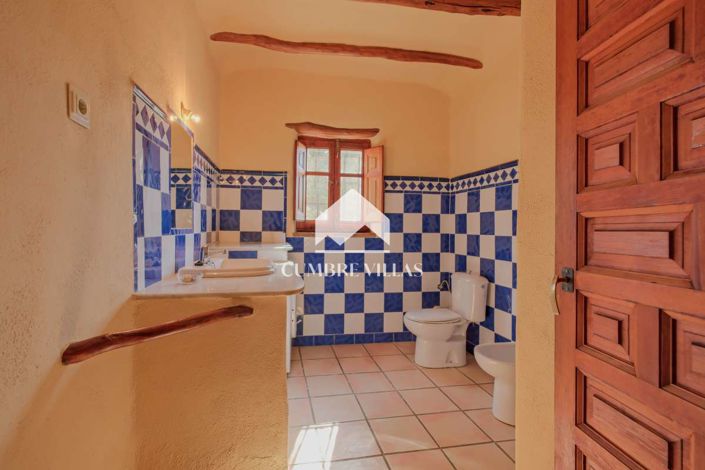 Image No.48-6 Bed Country House for sale