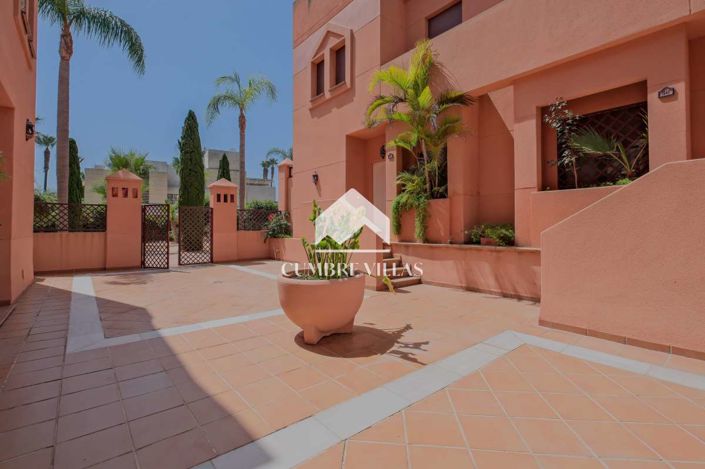 Image No.10-4 Bed Townhouse for sale