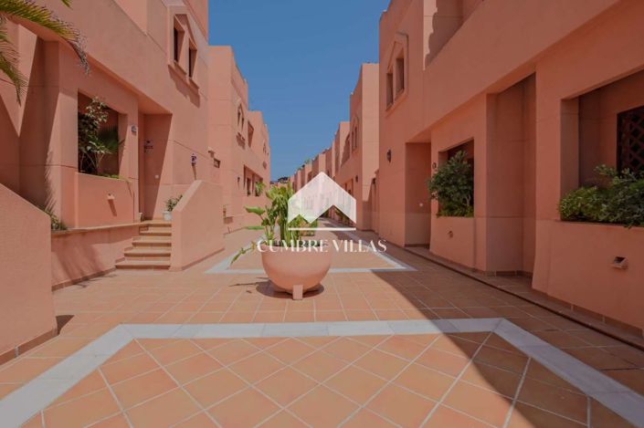 Image No.11-4 Bed Townhouse for sale