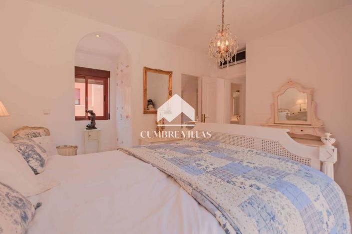 Image No.40-4 Bed Townhouse for sale