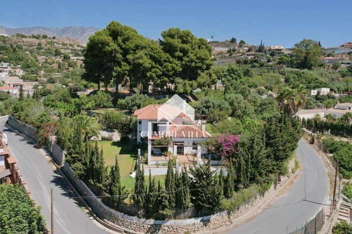 Image No.2-5 Bed Country House for sale