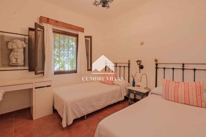 Image No.33-5 Bed Country House for sale