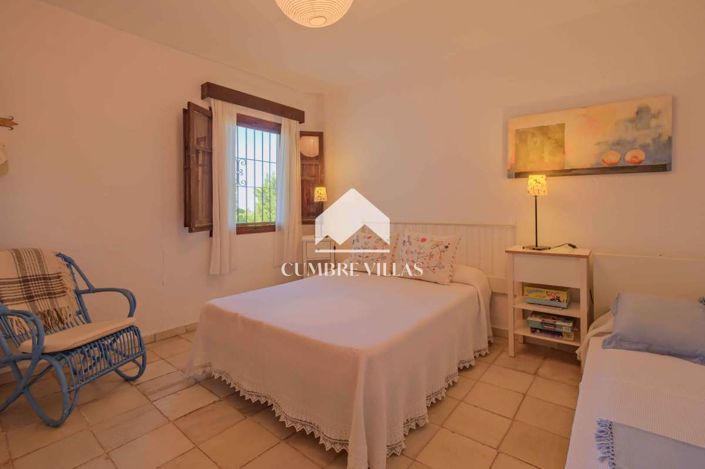 Image No.36-5 Bed Country House for sale