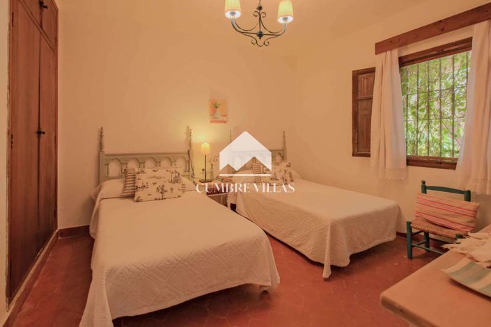 Image No.37-5 Bed Country House for sale