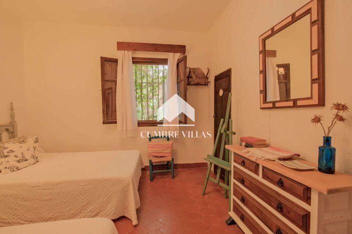 Image No.38-5 Bed Country House for sale