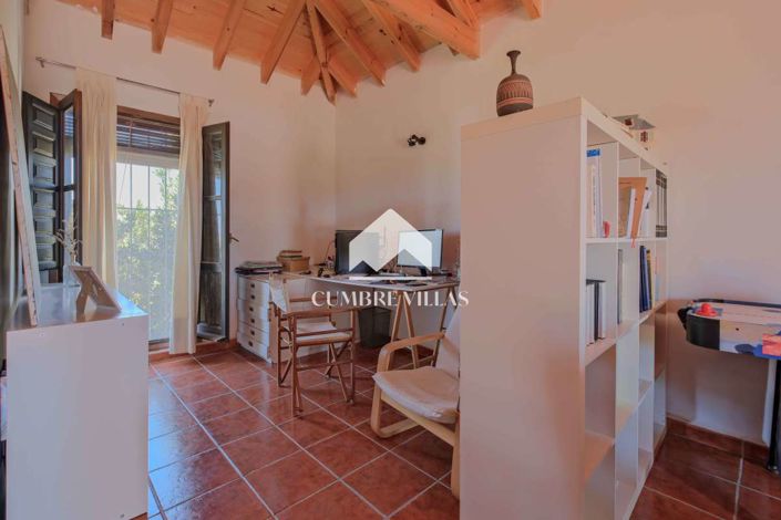 Image No.51-5 Bed Country House for sale