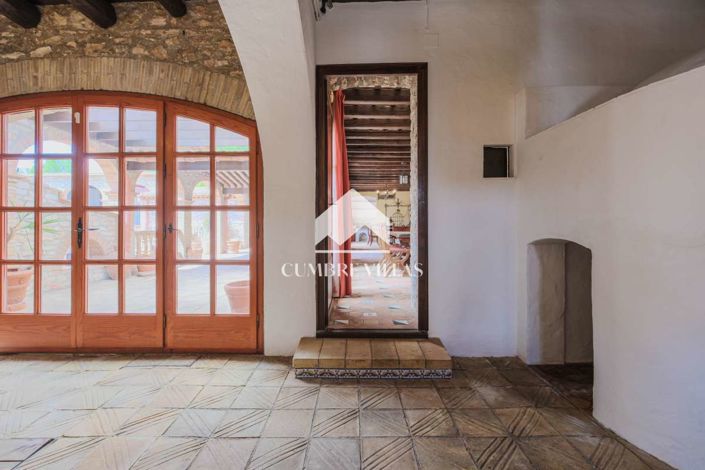 Image No.46-5 Bed Villa for sale