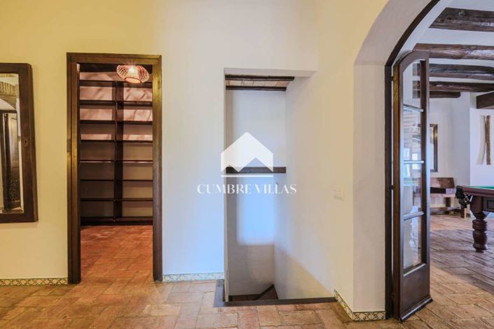 Image No.55-5 Bed Villa for sale