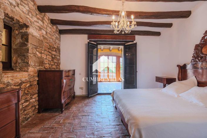 Image No.57-5 Bed Villa for sale